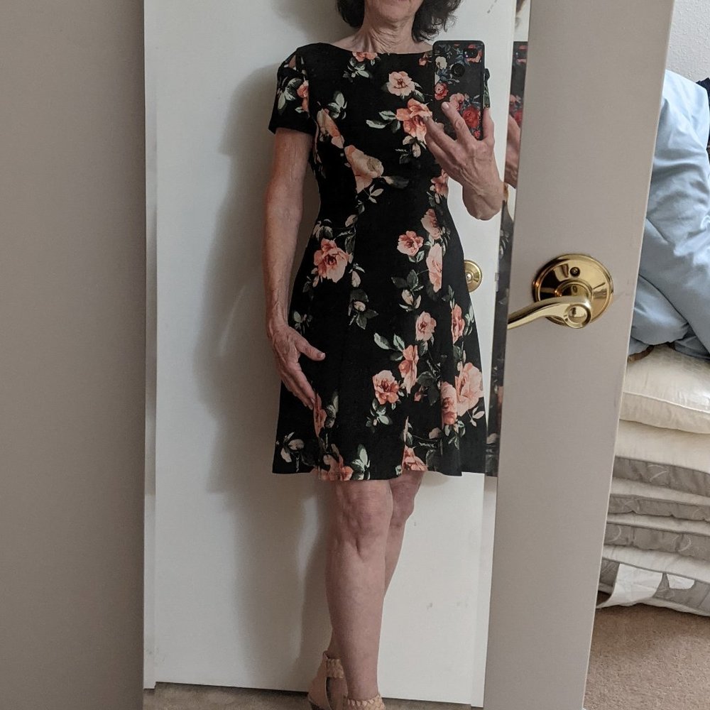 Classy, Chic Knee-length Black Print Dress